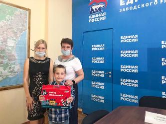 Татьяна Кузнецова приняла участие в акции «Собери ребенка в школу»